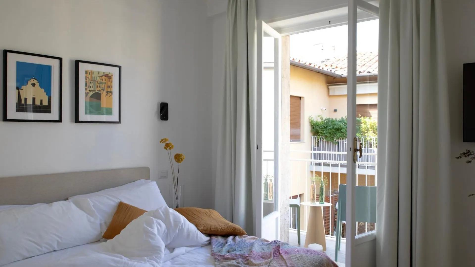 Bob W Ponte Vecchio Apartment Florence