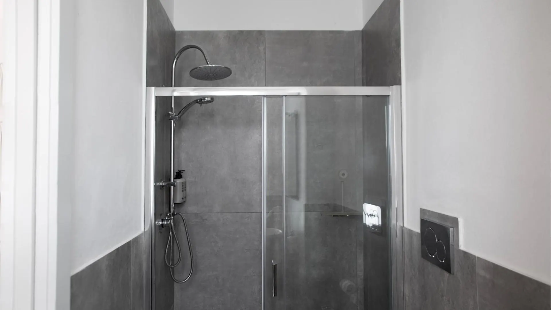 Bob W Ponte Vecchio Apartment Florence Italy