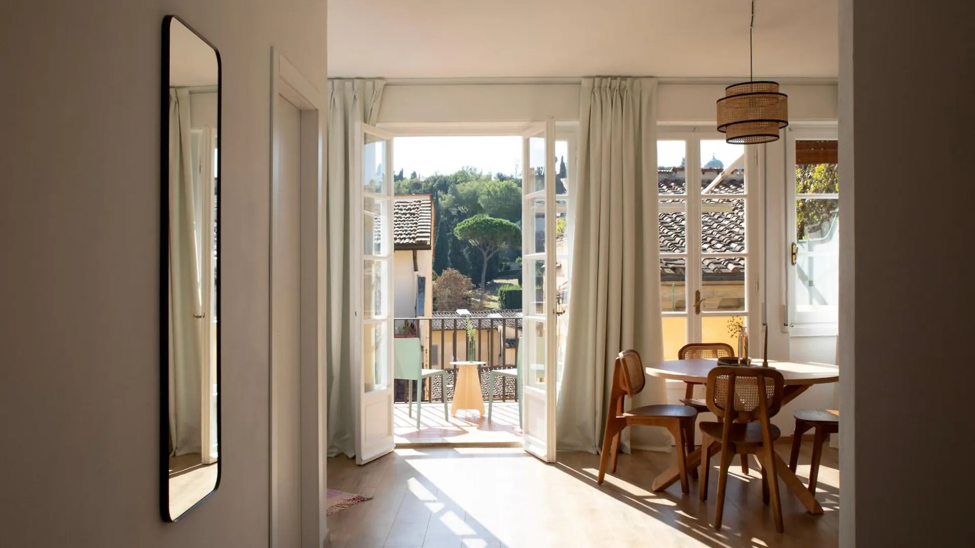 Bob W Ponte Vecchio Apartment Florence